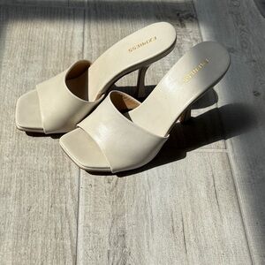 Express Cream Women's Mules